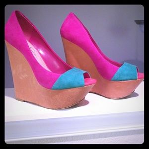 Color block wedges